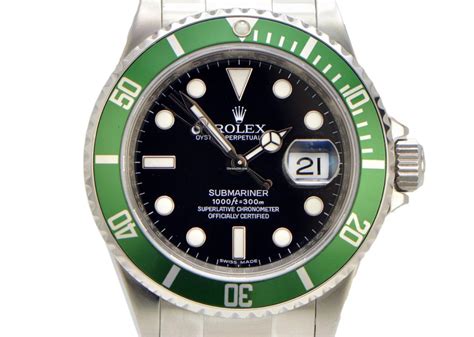 submariner green bezel black face.